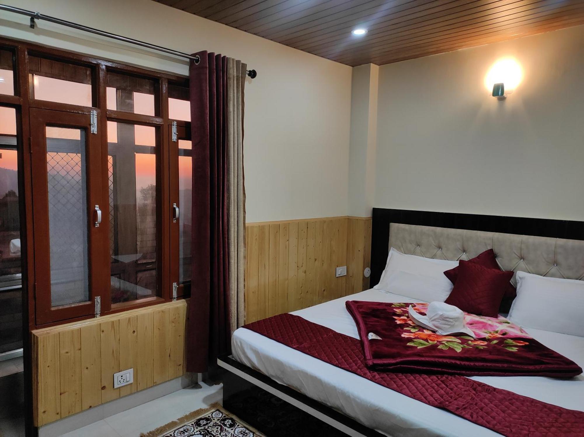 Vintage Woods Inn Shimla Bagian luar foto