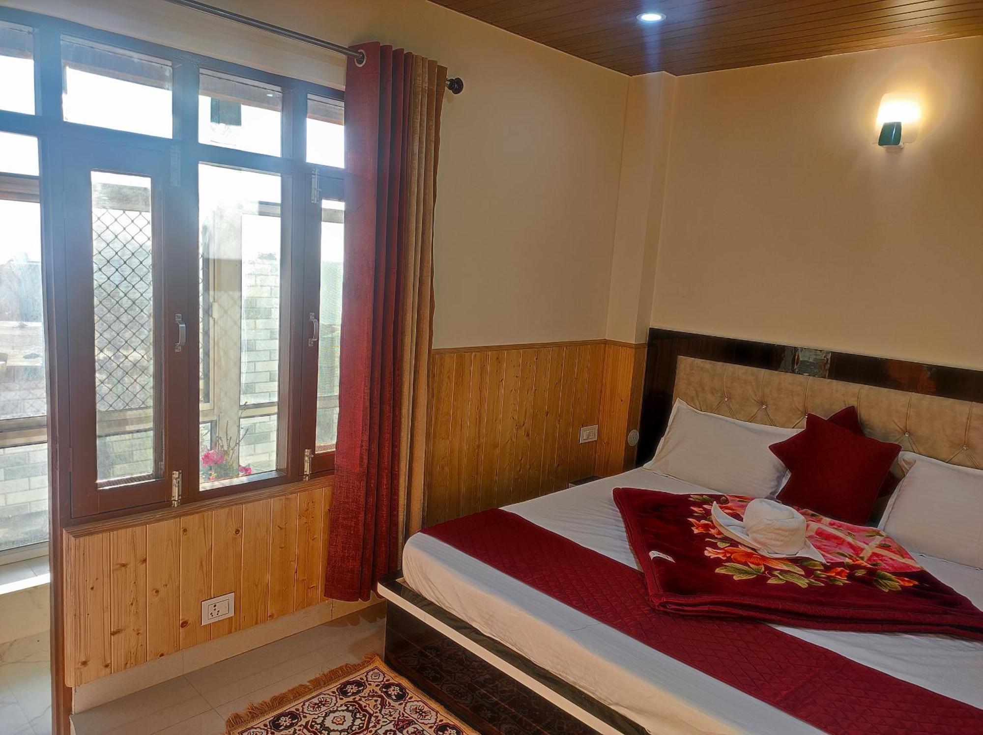 Vintage Woods Inn Shimla Bagian luar foto