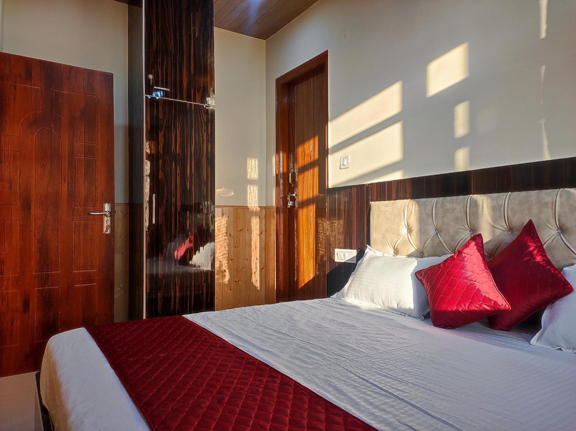 Vintage Woods Inn Shimla Bagian luar foto