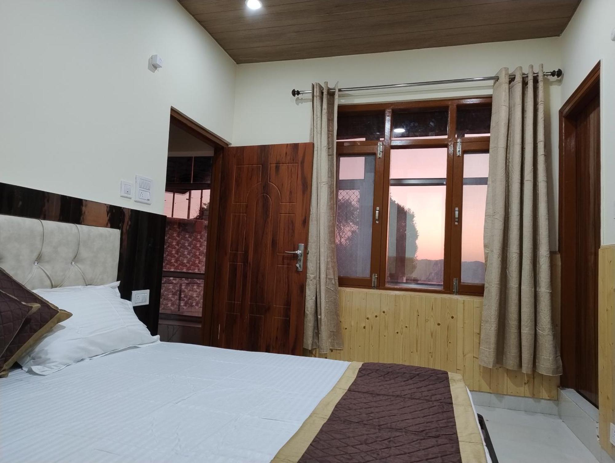 Vintage Woods Inn Shimla Bagian luar foto