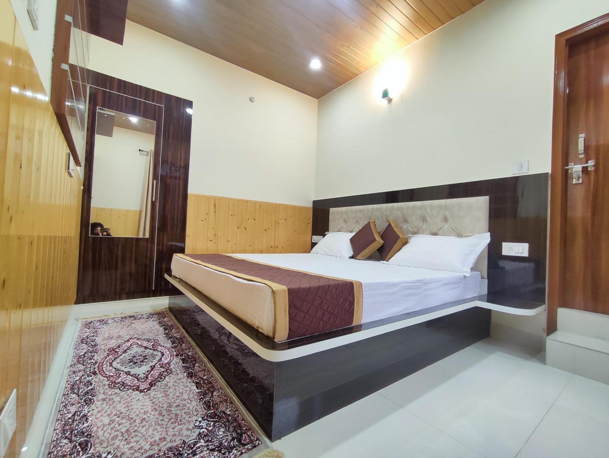 Vintage Woods Inn Shimla Bagian luar foto